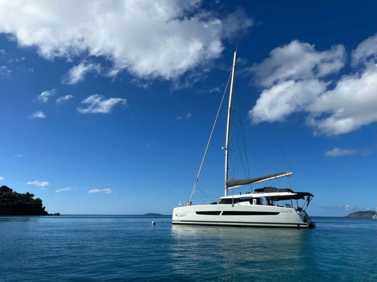 Pronajmout si Fountaine Pajot BOUNTIFUL v Freeport