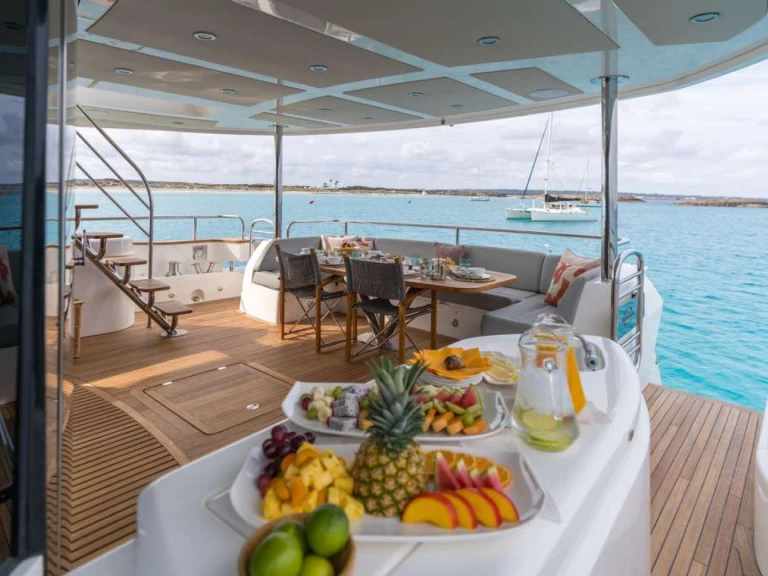 Pronájem lodi Sunseeker PLAY THE GAME v Ibiza Town na Samboatu