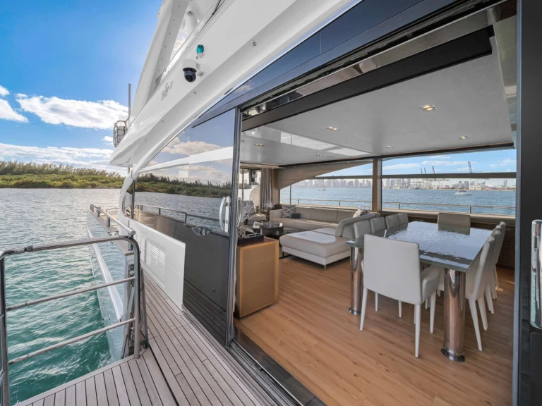 Pronájem Jachta v Miami Beach -Princess, UK Freedom