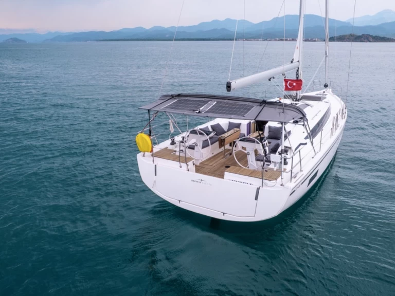 Bavaria Bavaria C46 jednotlivci a charterové společnosti v Fethiye