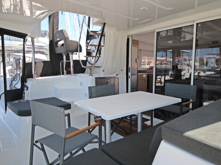 Pronájem Katamarán v Rogoznica -Lagoon Lagoon 43