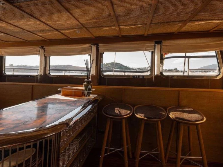 Pronájem Jachta Custom s licencí