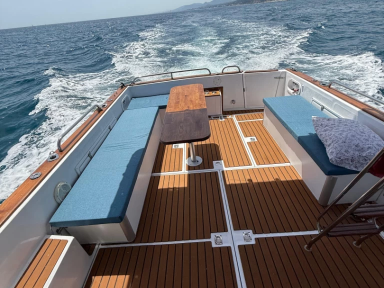 Pronájem lodi Fibresport 980 v Badalona na Samboatu