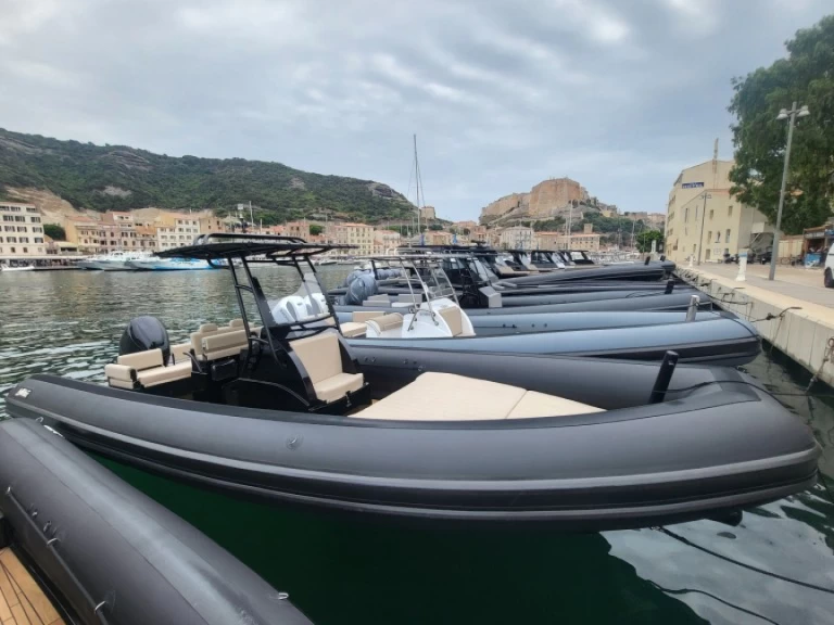 Pronajmout si Sea Water Sea Water Phantom 260 v Bonifacio
