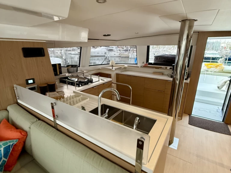 Katamarán k pronájmu v Paros (ostrov) za nejlepší cenu