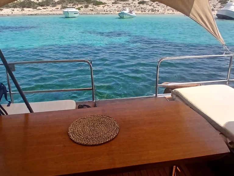 Pronájem Katamarán v La Savina -J.K. Pike &Sons LTD BOBCAT