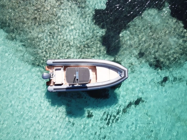 Pronajmout Polotuhá loď se skipperem či ne Sea Water v Bonifacio