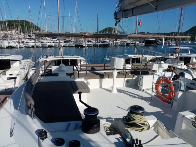 Pronájem lodi Lagoon Lagoon 620 v Eden Island na Samboatu