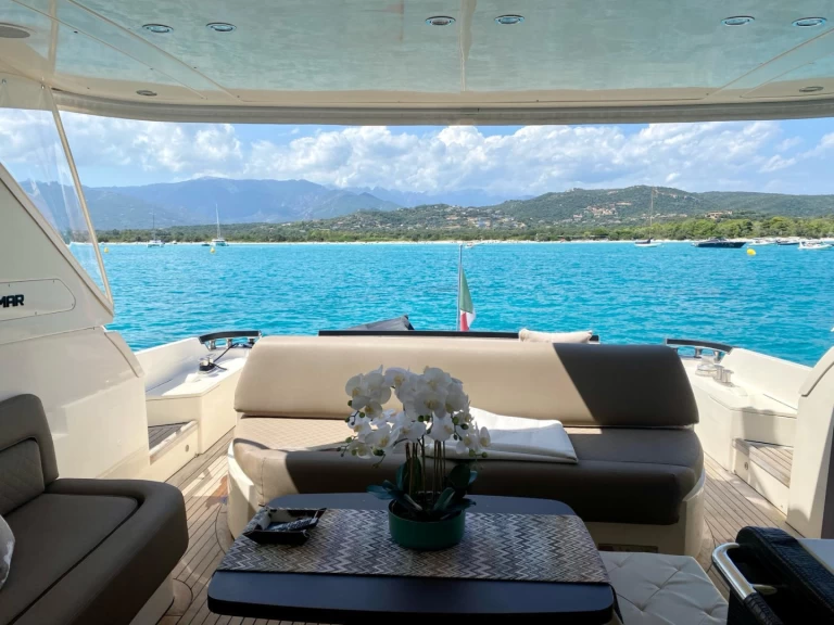 Ilver Vista 58 jednotlivci a charterové společnosti v Porto Badino