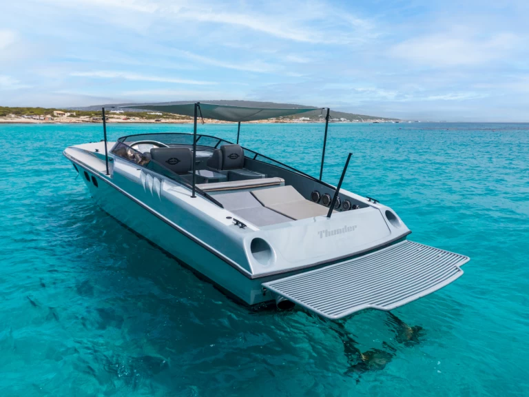 Motorová loď k pronájmu v Ibiza Town za nejlepší cenu