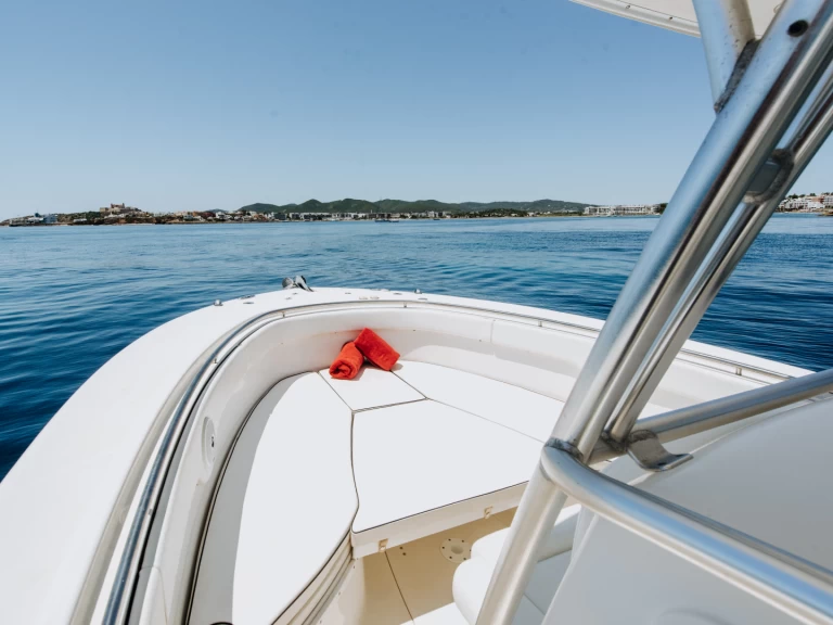 Pronájem Motorová loď Robalo s licencí