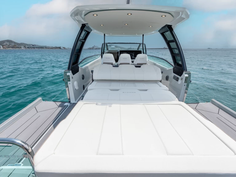 Motorová loď k pronájmu v Ibiza Town za nejlepší cenu