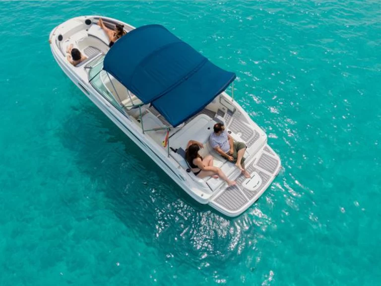 Motorová loď k pronájmu v Ibiza Town za nejlepší cenu