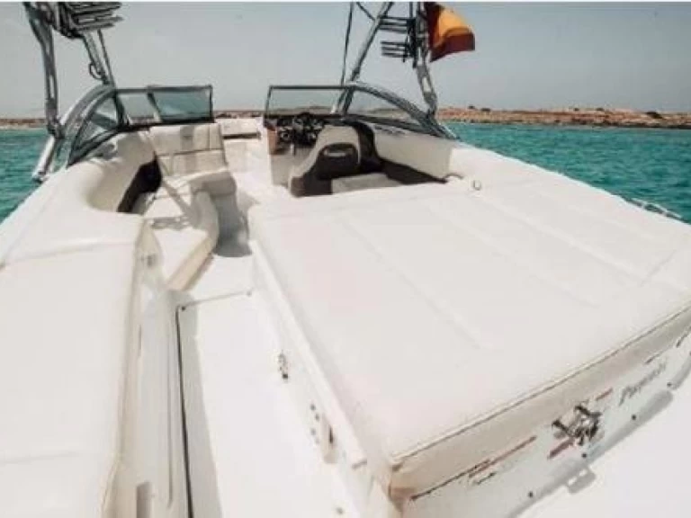 Pronájem lodi Ibiza Town lákavé ceny 220