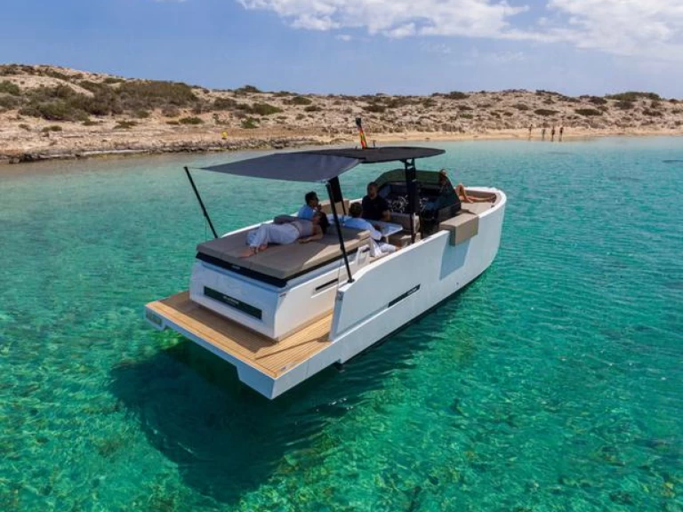 Pronájem Motorová loď D28 s licencí