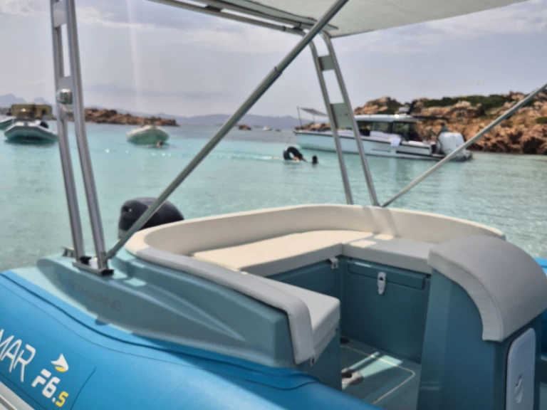 DOMAR F6.5 Tiffany jednotlivci a charterové společnosti v Arzachena