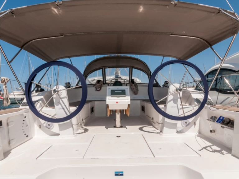 Bavaria Cruiser 46 jednotlivci a charterové společnosti v Alimos