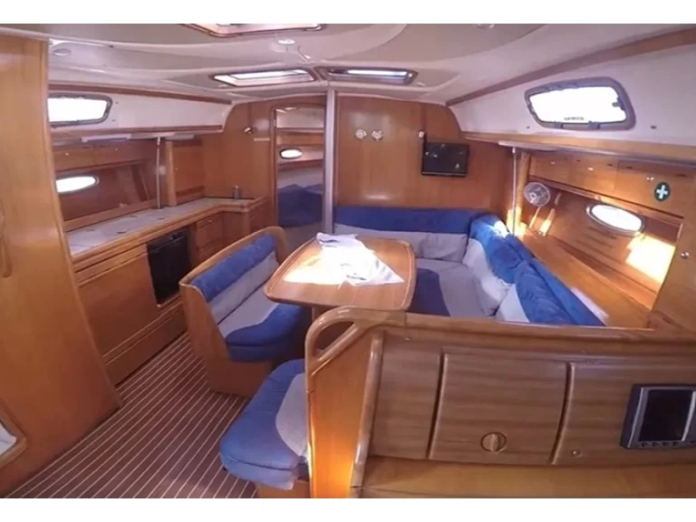 Pronajmout Plachetnice se skipperem či ne Bavaria v Nikiána