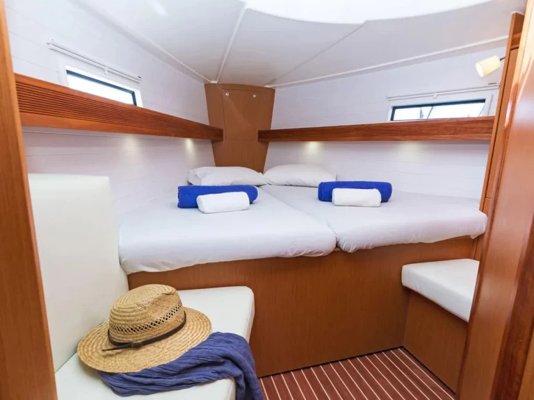 Pronájem lodi Nikiána lákavé ceny Bavaria 40