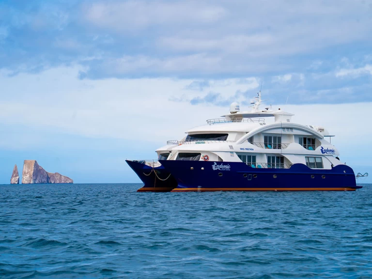 Pronajmout Jachta se skipperem či ne  v Puerto Baquerizo Moreno