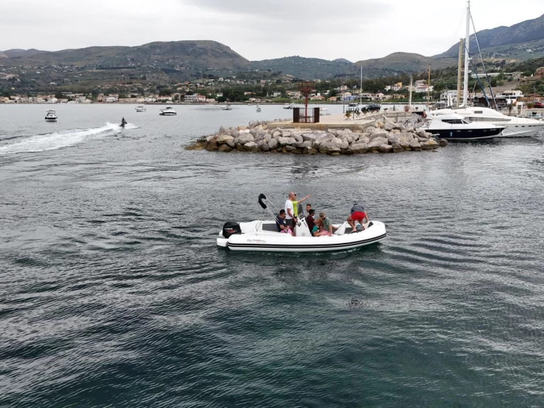 Pronájem Polotuhá loď v Palermo -Almarine MaxiRib 5.85