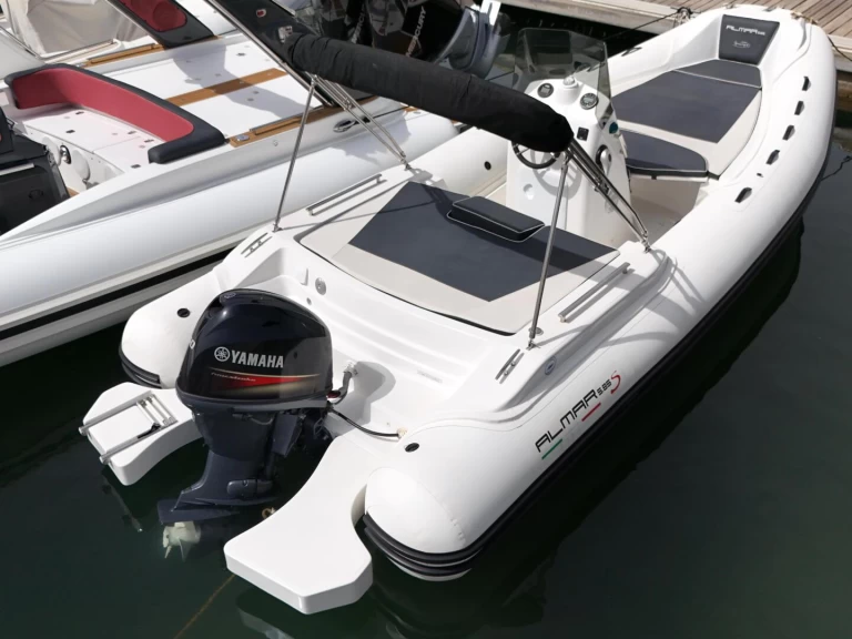 Pronájem Polotuhá loď Almarine s licencí