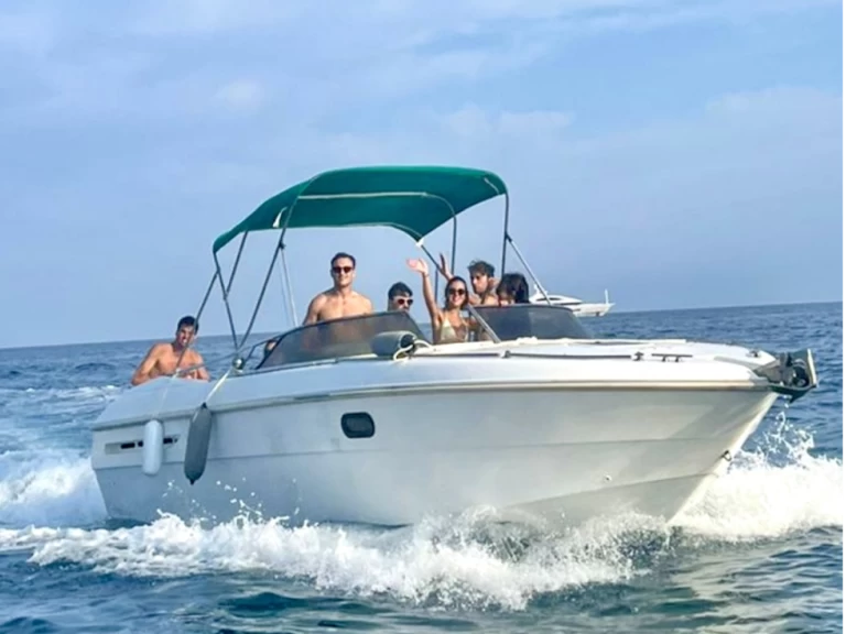 Fiart Fiart 27 jednotlivci a charterové společnosti v Menton