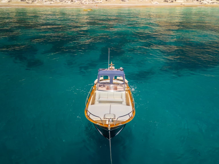 Motorová loď k pronájmu v Sorrento za nejlepší cenu