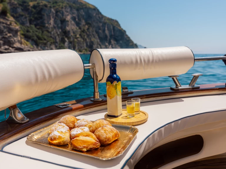 Tecnonautica Jeranto Classic jednotlivci a charterové společnosti v Sorrento