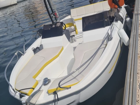 Pronajmout Motorová loď se skipperem či ne Bénéteau v Marseille