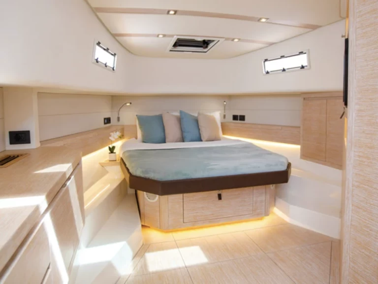 Pronájem Jachta Pardo Yachts s licencí