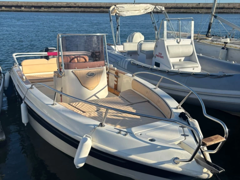 Italmar 17 jednotlivci a charterové společnosti v Cagliari