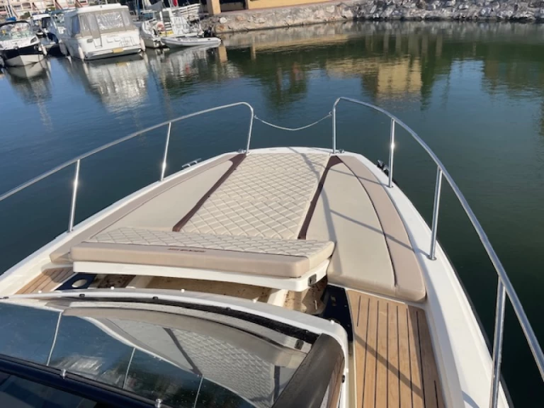 Quicksilver Activ 875 Sundeck jednotlivci a charterové společnosti v Bormes-les-Mimosas