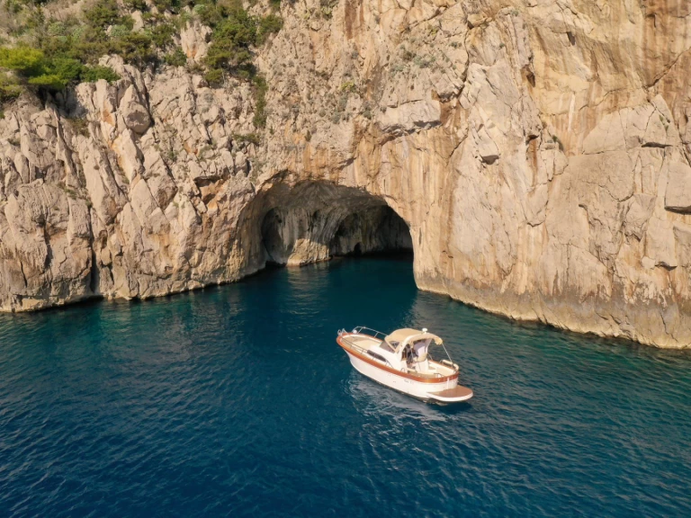 Pronajmout si Mimi Libeccio 850 Sport v Sorrento