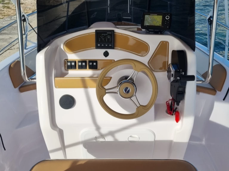 Pronájem Motorová loď Bluline s licencí