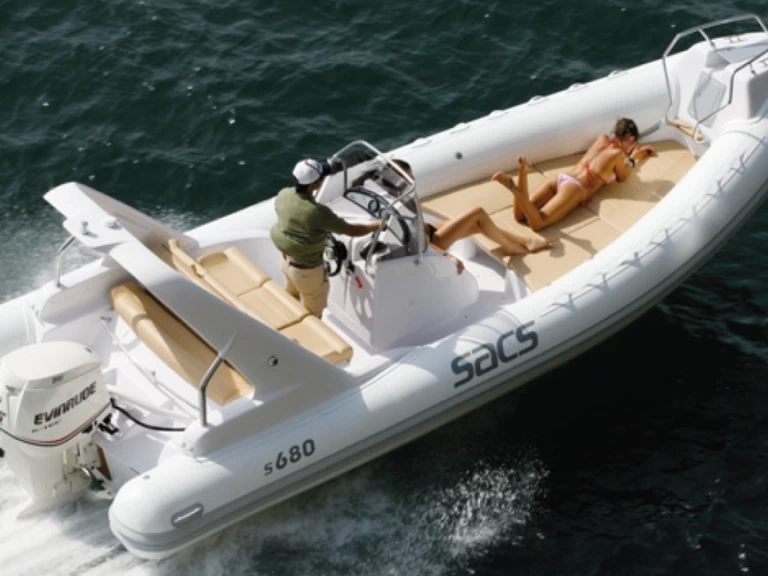 Pronájem lodi Kornić lákavé ceny Sacs 680