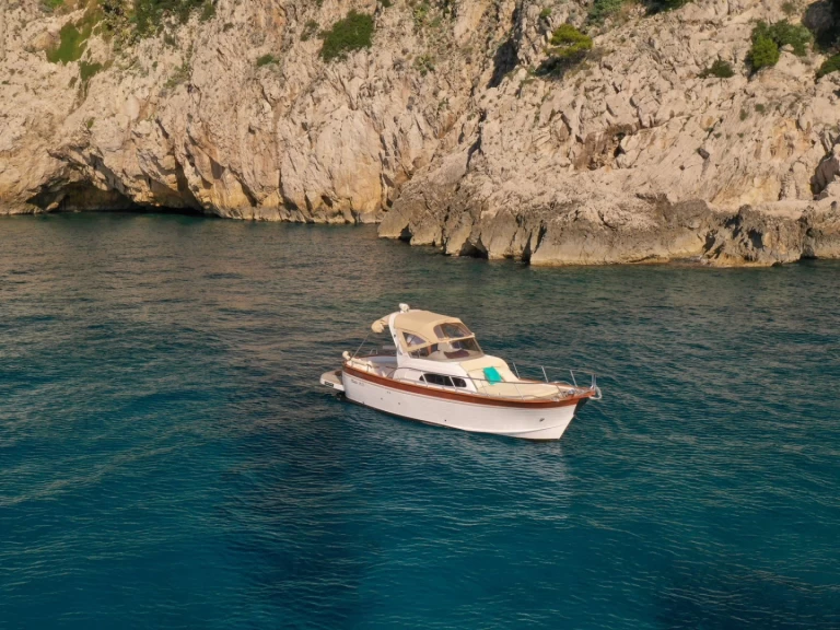 Pronájem lodi Positano lákavé ceny Libeccio 850