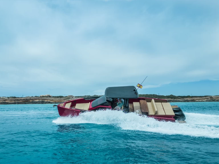 Pronajmout Motorová loď se skipperem či ne Nuva v Santa Eularia des Riu