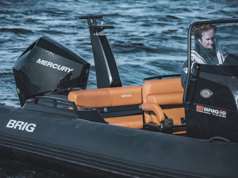 Brig Eagle 6.7 jednotlivci a charterové společnosti v Trébeurden