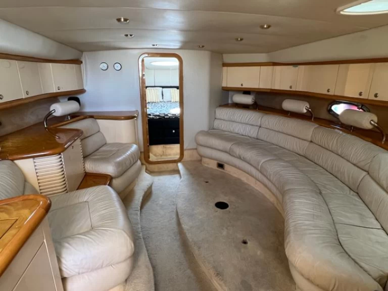 Sunseeker Superhawk 48 jednotlivci a charterové společnosti v Ibiza Town