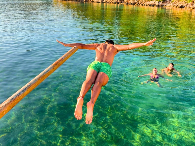 Motorová loď k pronájmu v Marina de Bonaire za nejlepší cenu