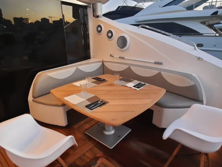 Pronájem Jachta v Ibiza Town -Sunseeker Predator 82