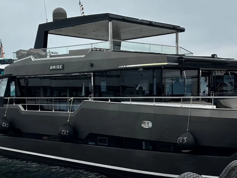 Pronajmout si Custom Made Luxury Catamaran v Torba