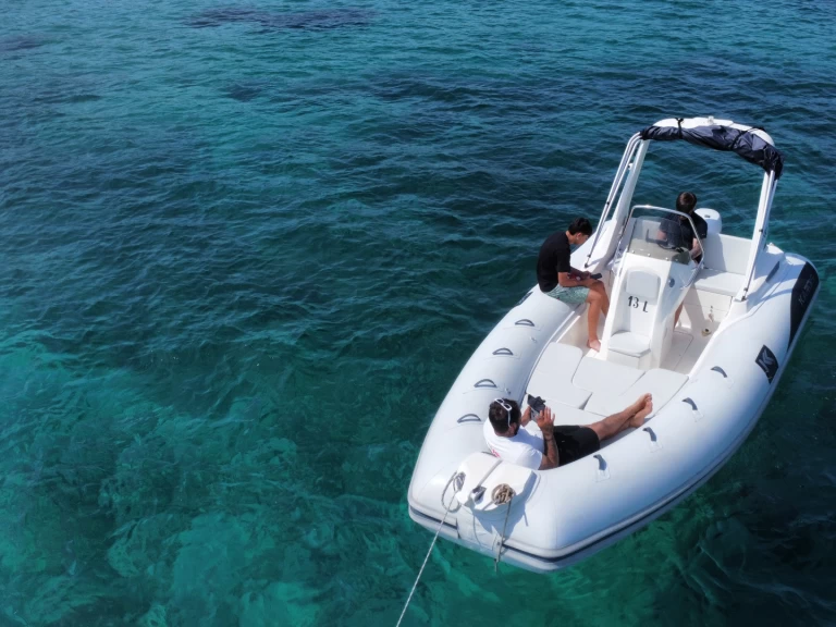 Pronájem lodi Kardis Kardis Fox 570 v Porto Rotondo na Samboatu