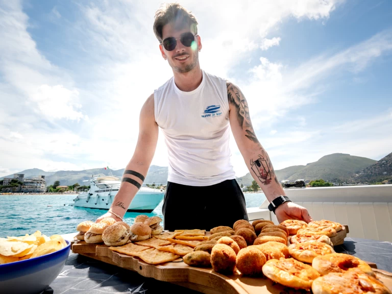 Pronájem jachty v La Cala (porto Palermo) -Mochi Craft Mochi Craft 42 Fly na Samboatu