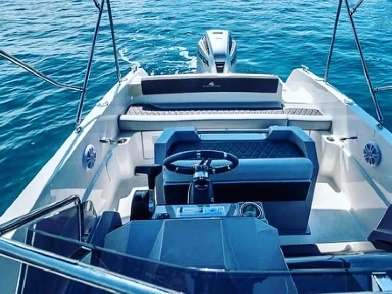 Motorová loď k pronájmu v Trogir za nejlepší cenu