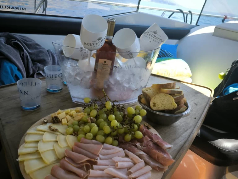 Mirakul 40 jednotlivci a charterové společnosti v Dubrovník