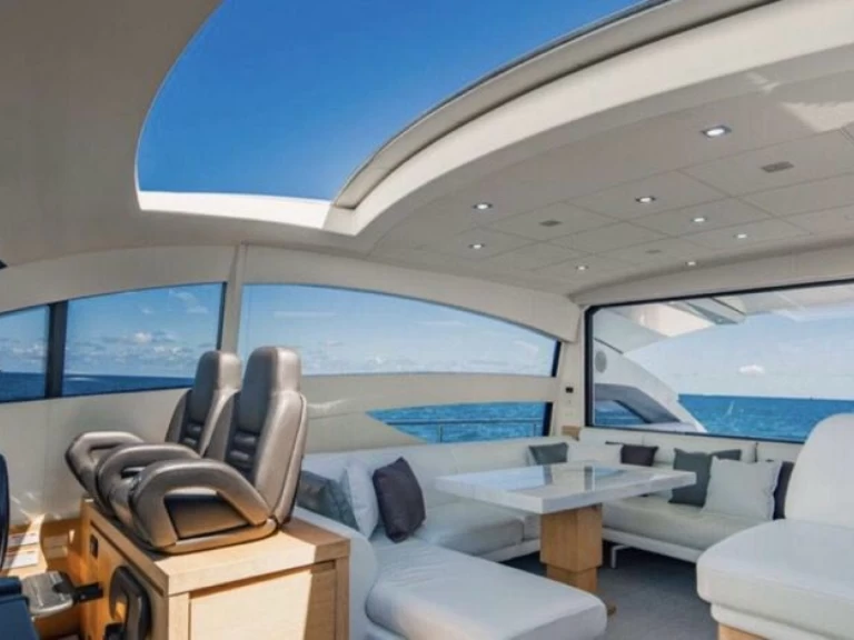 Motorová loď k pronájmu v Antibes za nejlepší cenu