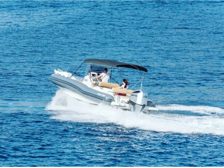 Pronájem Motorová loď Marlin Boat s licencí