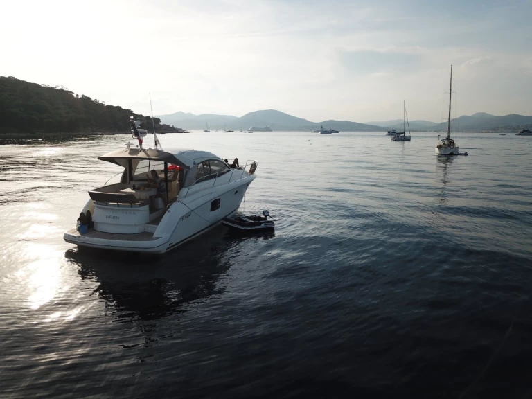 Prestige Prestige 390 S jednotlivci a charterové společnosti v Juan-les-Pins